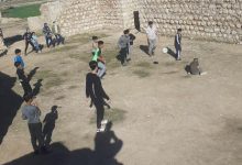 تصویر بازی و تمرین ورزشی کودکان در عمارت ساسانی خسرو!