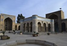 تصویر این مرمت کمر مسجد عتیق شیراز را خم می‌کند