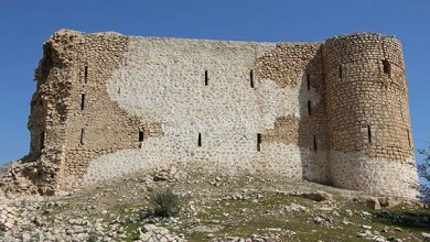 تصویر مرمت های غیر اصولی به قلعه «پوسکان» کازرون رسید